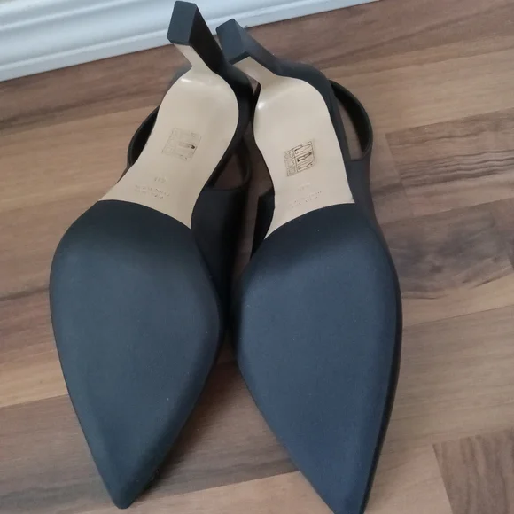 Shoes - Picture 8 of 8